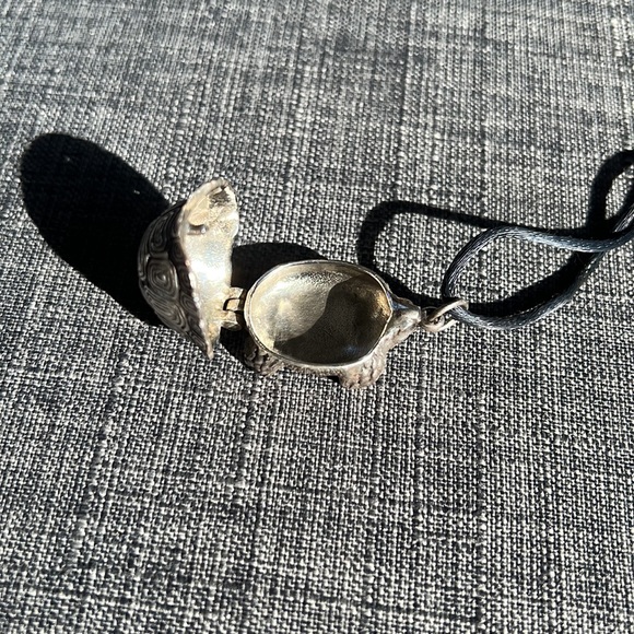 Sterling silver turtle pendant/locket - Picture 5 of 6